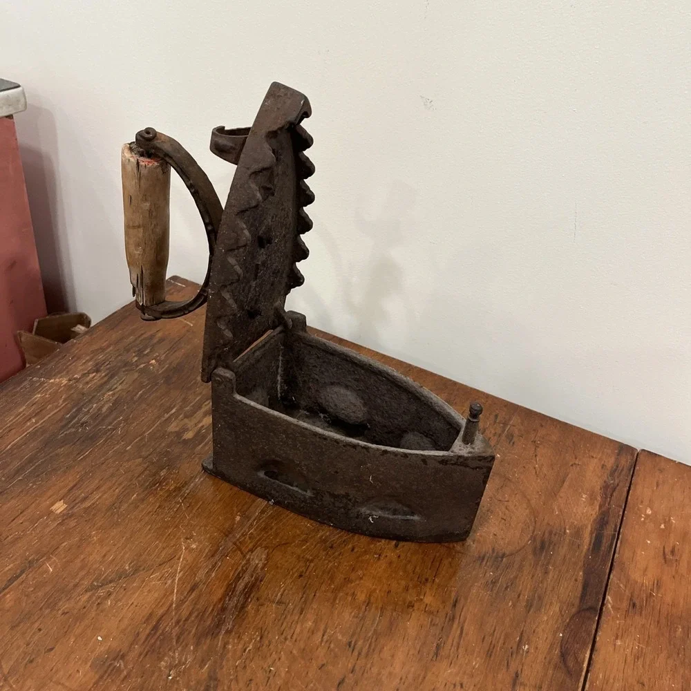 Antique 1900s Charcoal Coal Cast Iron Latch Wood‎ Handle Vintage Decor Shabby